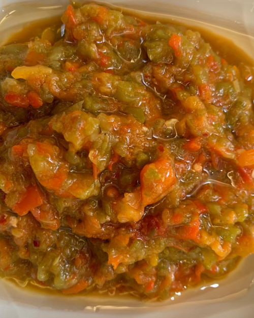 Slata Méchouia grillé avec thon, oeuf, citron beldi