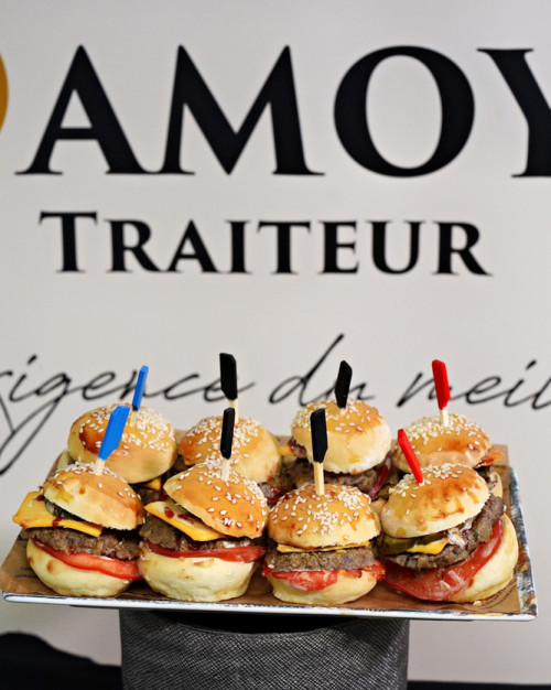 Mini burger oignons caramélisés – 24 pièces