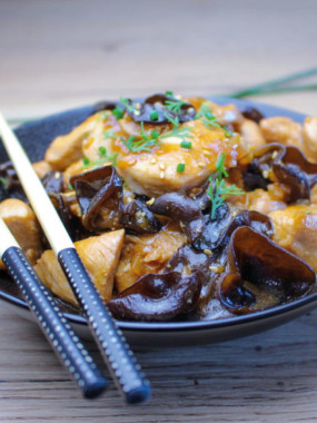 Poulet sauté champignon noir, Riz cantonnais 