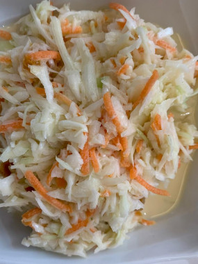 Salade de Coleslaw avec raisin sec