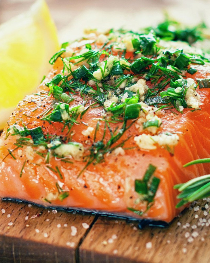 Pavé de saumon à l’orientale, accompagné de riz safrané